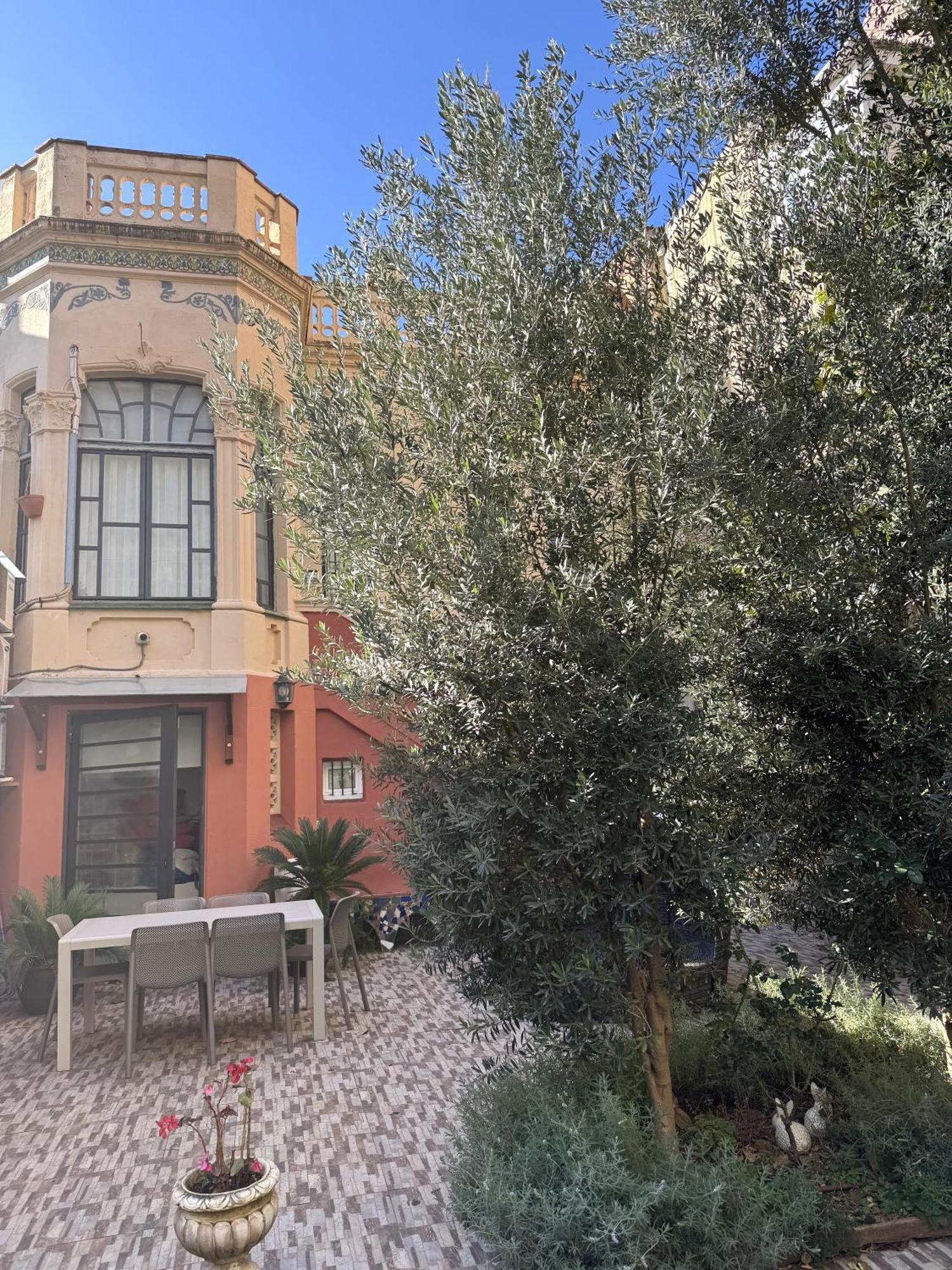 Villa Modernista Барселона Екстериор снимка